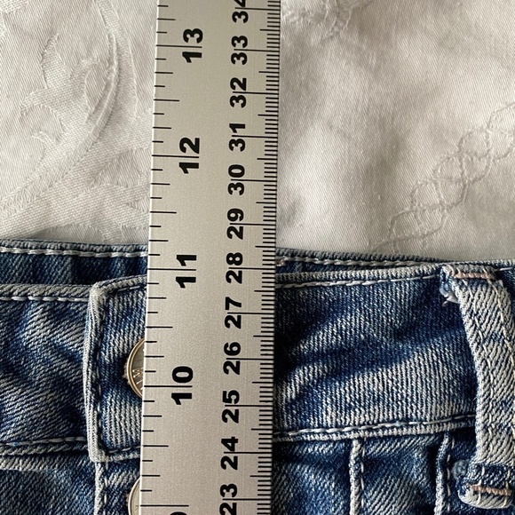 Vienna‎ Women's Denim High Waist Rolled Hem Jean Shorts Size 7 - Picture 10 of 12